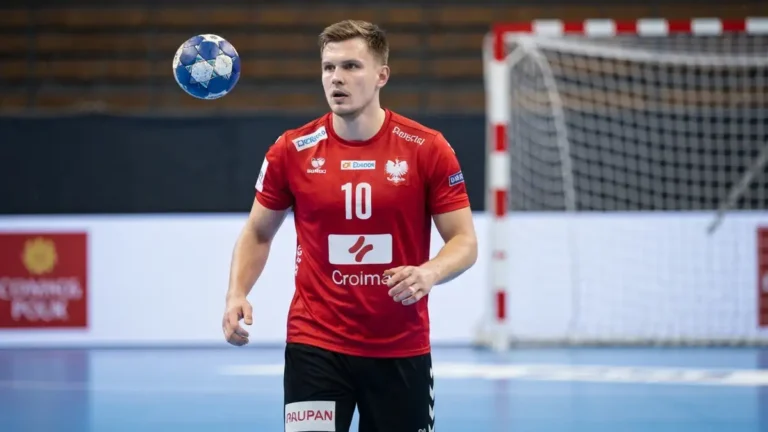 Karol Bielecki polski piłkarz ręczny w stroju reprezentacji Polski