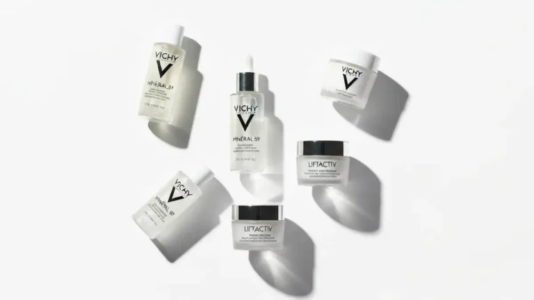 Przegląd produktów Vichy - butelki i słoiki głównych serii na białym tle