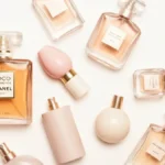 Butelka Chanel Coco Mademoiselle obok budżetowych zamienników perfum, porównanie zapachu